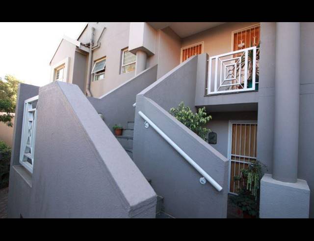 2 BEDROOM APARTMENT FOR SALE IN KENSINGTON